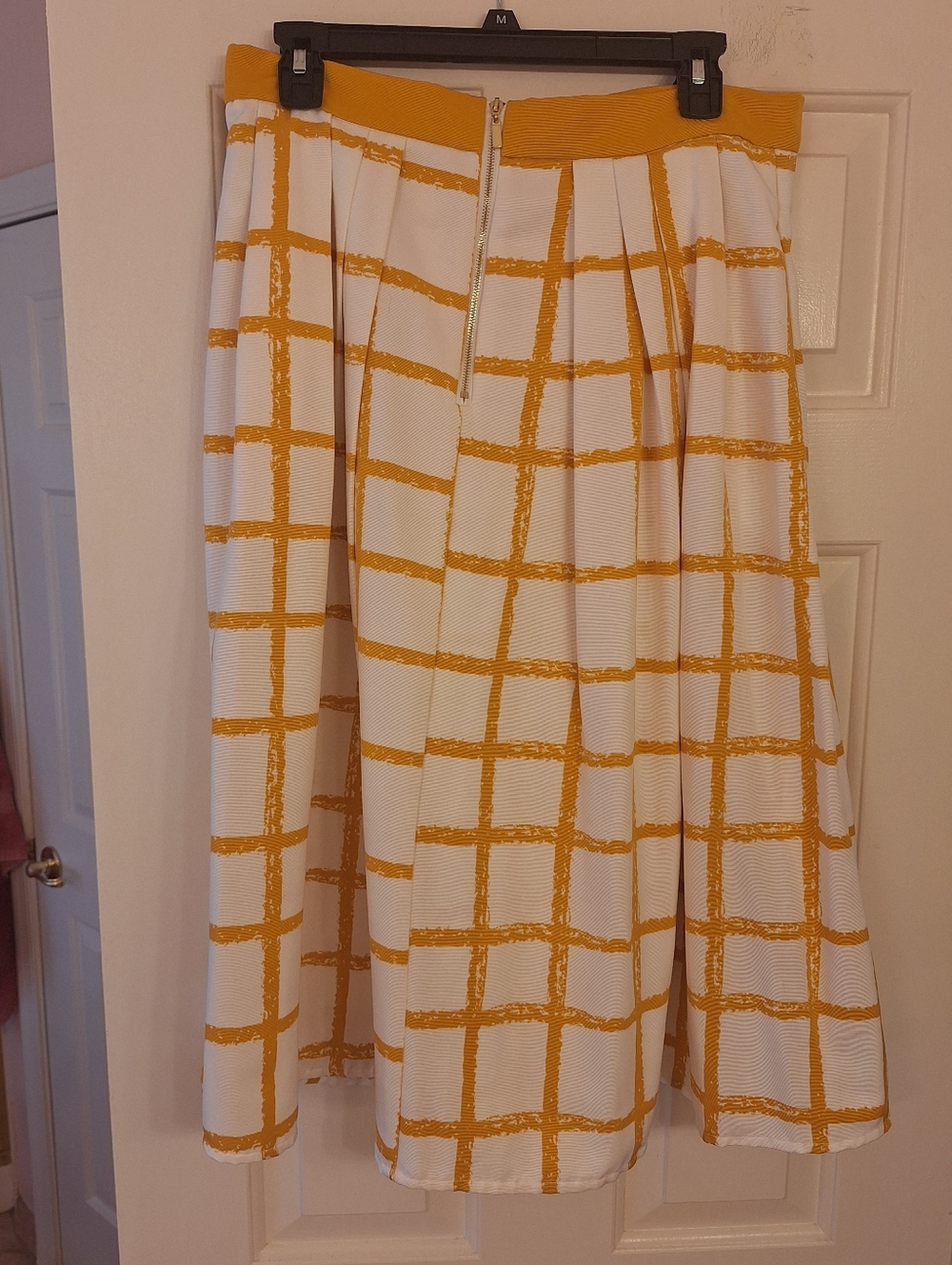 New York and Company Skirt - Picture 4 of 8